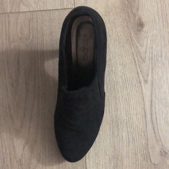 High heel closed foot shoe - Picture 3 of 4